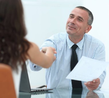 Yöneticisi müşteri imzalanmış bir sözleşme sağlar.