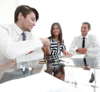 portre. bir atölye iş takım tutar