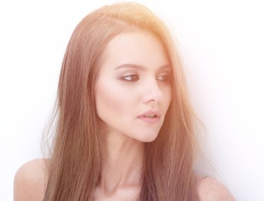 güzel modern genç kadın modeli.