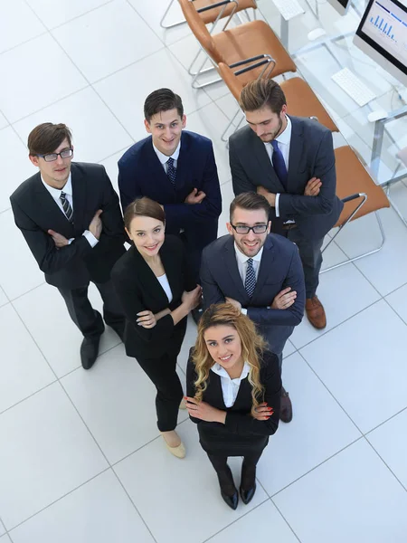 Pohled z horní .business tým stojí v úřadu. — Stock fotografie
