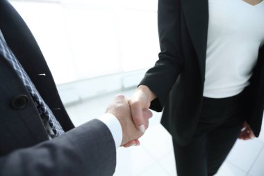 Ortak iş sözleşmesi tebrik etmek için şirket yöneticileri