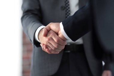 İş adamları el sıkışıyor. İş konsepti