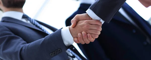 Close seup.handshake des gens d'affaires — Photo