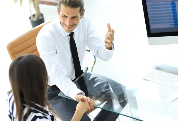 Stretta di mano di un Manager e di un cliente — Foto Stock