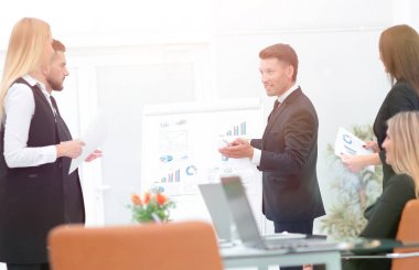 işadamı bir sunum iş ekibi yapar.