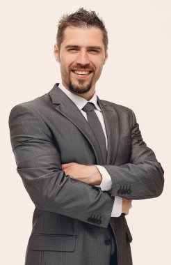 yakışıklı adam ile çapraz kol ayakta