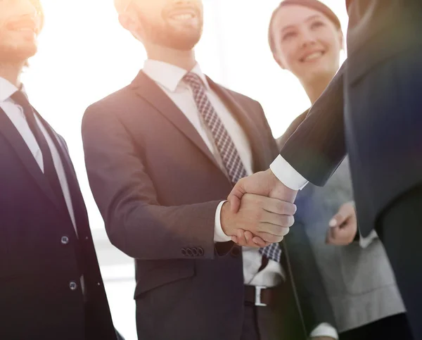 Business leader shaking hands with the investor — Stock Photo, Image