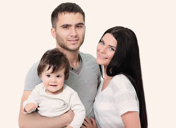 Retrato de familia joven y feliz aislada en blanco — Foto de Stock