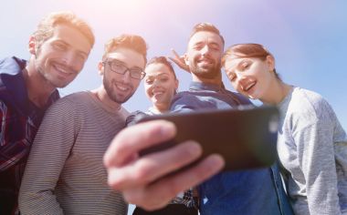 bir selfie alarak öğrenci grubu