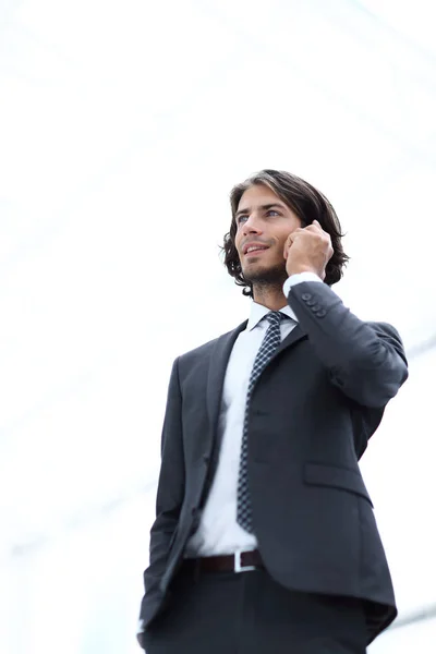 Affärsman som talar på phone.isolated på vit — Stockfoto