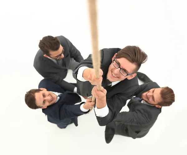 Бизнес-команда, помогающая лидеру взобраться на вершину — стоковое фото