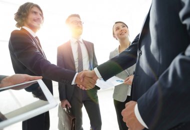 karşılıklı iş ortakları çalışanları göz