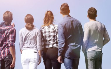 arka view.a bir grup genç insan kopya alanı seyir