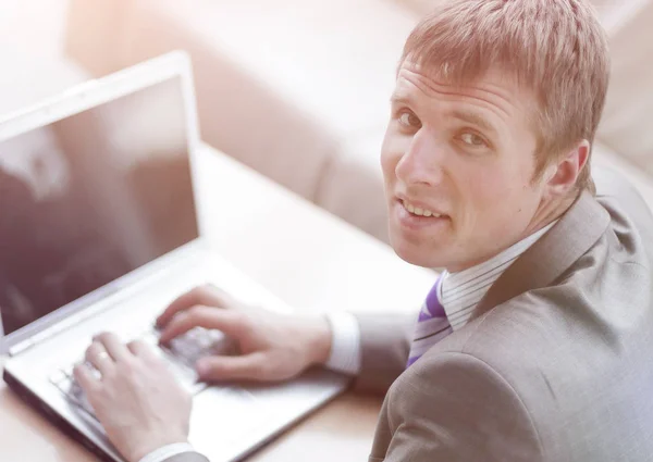 Top view of young man in suit suit working on laptop — Stock Photo, Image