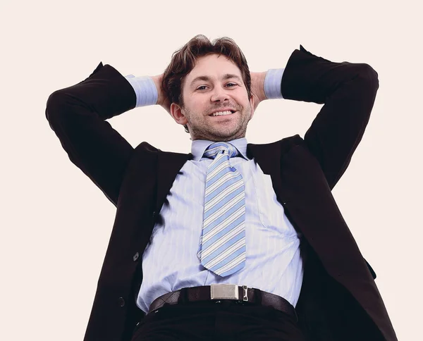 Homem de negócios confiante relaxa sentado na cadeira . — Fotografia de Stock