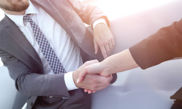 商务握手，表示祝贺或伙伴关系的概念. — 图库照片