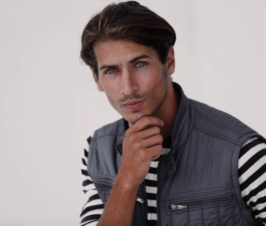 insanlar kavramı - ciddi genç adam