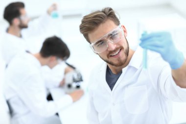 portre. kabı olan bilim adamı