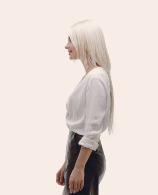 portre şirketin genç bir çalışanın tam büyüme.