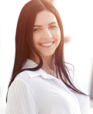 perspektif başarılı genç kadın ofiste