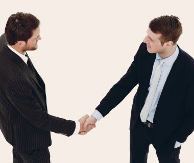 tam growth.handshake, iş ortakları, üzerinde beyaz b izole