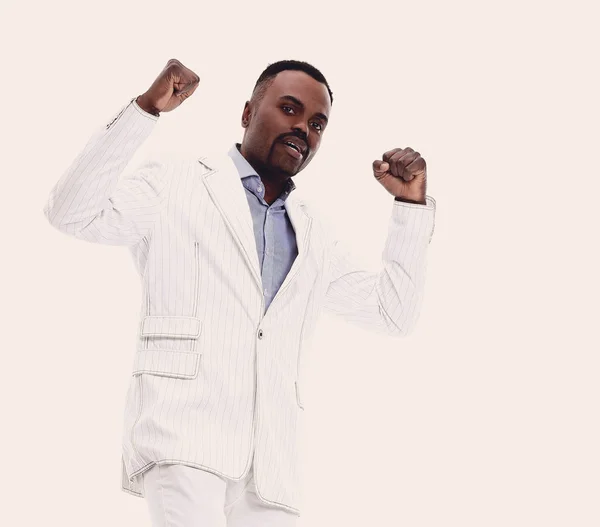 Alegre negro africano hombre celebración alegría en estudio —  Fotos de Stock