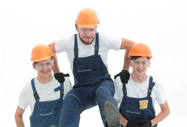 Trabalhador da construção sentado nos ombros de colegas — Fotografia de Stock