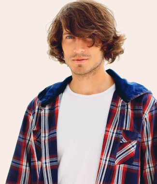 ekose gömlekli şık adam.