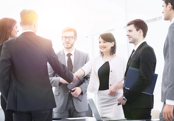 Handshake of business partners standing next to their lawyers — Stock Photo, Image