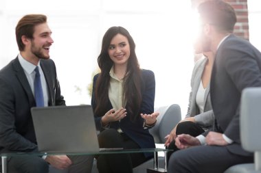Atılgan'kadın lideri yeni şirket öz-confid başlamak yukarıya