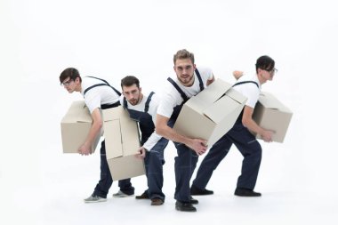 Sorumlu nakliyeciler işlerini yapmak için acele ediyorlar..