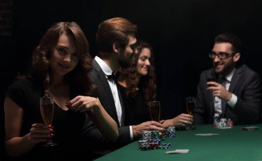 başarılı gençlerin kumarhanede geceyi