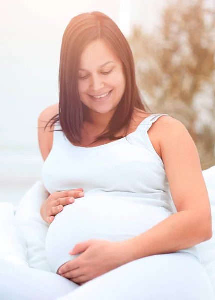 Egy boldog terhes nő portréja. — Stock Fotó