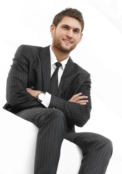 Porträt eines lächelnden Geschäftsmannes auf Stuhl sitzend Stockbild