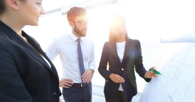 iş kadını işaret işaretçisi için flipboard içinde sunumu üzerinde