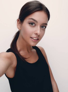 Modern bir genç kadının portresi..