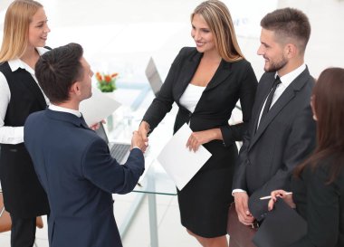 el sıkışma Yöneticisi ve sözleşmenin imzalandığı sonra istemcinin