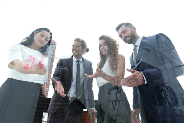 Mulher executiva conversando com sua equipe de negócios — Fotografia de Stock