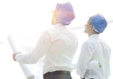 arka view.architect ve boş ekrana bakarak Oluşturucu