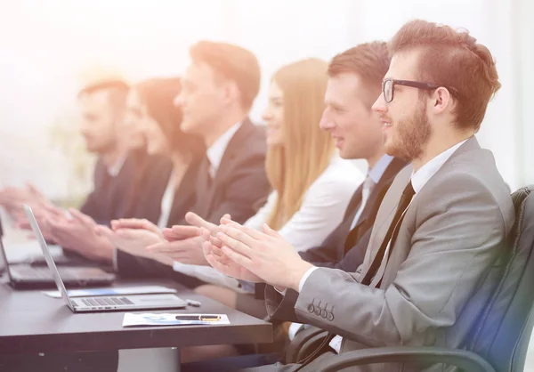 Business team applauding the speaker at the meeting — Stock Photo, Image