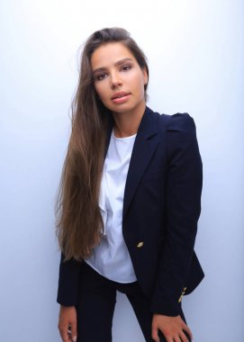 modern genç iş kadını poz