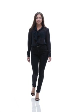 Kendine güvenen genç iş kadını önde gidiyor