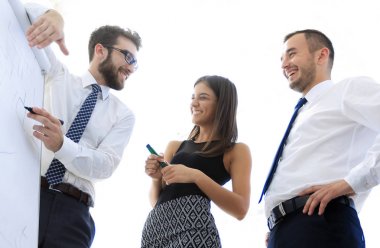 bir şey onun arkadaşları için bir beyaz tahta üzerinde gösterilen iş adamı