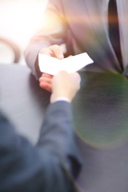 portre. bir iş adamı elinde belge