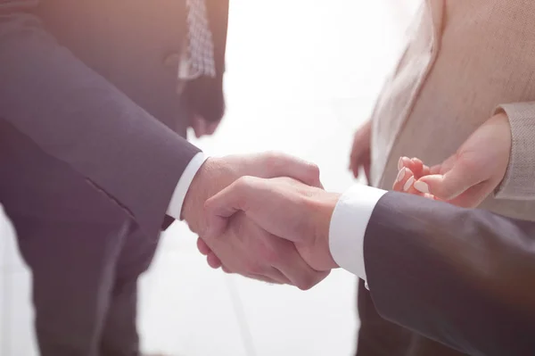 Closeup.handshake de los empresarios — Foto de Stock