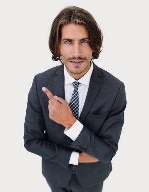 Yakışıklı işadamı gösteren parmak noktası