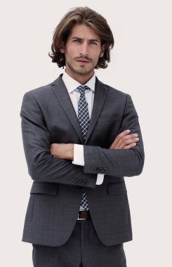 beyaz izole takım elbiseli yakışıklı işadamı