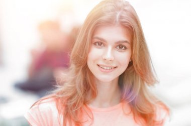 başarılı öğrenci kızlar arka planda sınıf