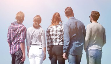 arka view.a bir grup genç insan kopya alanı seyir
