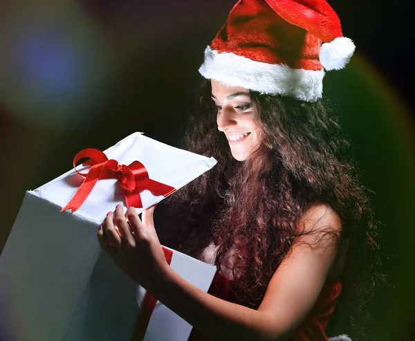 Mujer de Navidad con caja de regalos —  Fotos de Stock